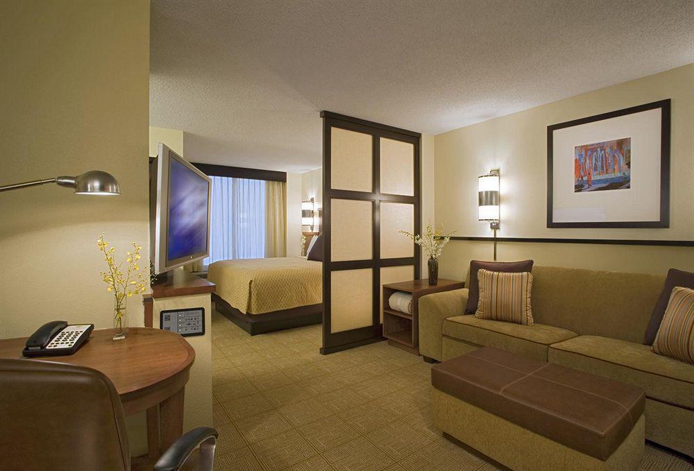 Hyatt Place South Bend/Mishawaka Room photo